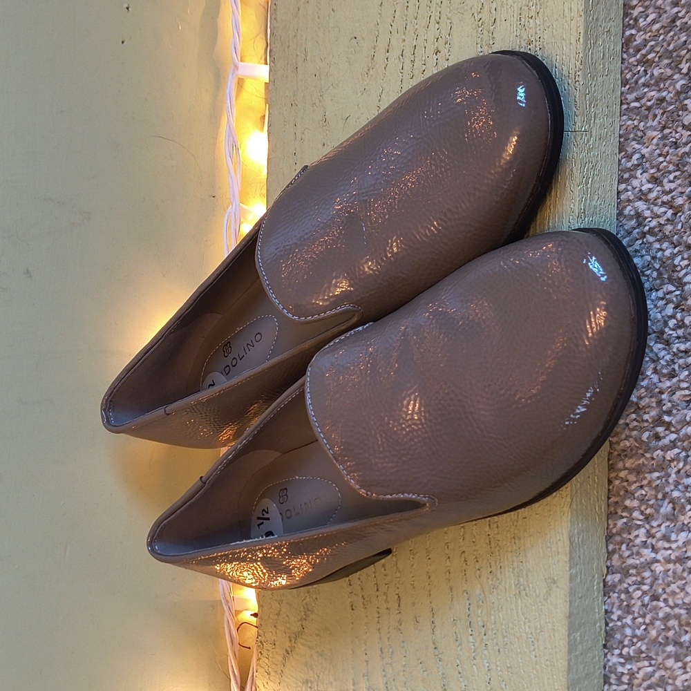 Women's Bandolino Flat Loafer Slip On Grey Taupe Patent Leather 6½ - Picture 5 of 11